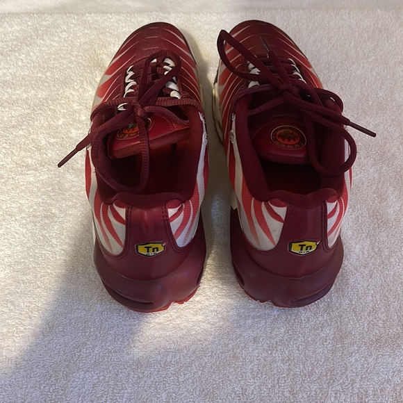 Air max plus, red and white, men size 8.5 - Picture 2 of 2